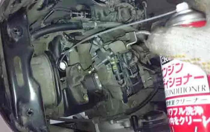 af61 af67 トゥデイの持病　カーボン噛み修理　腰上オーバーホール 4st原付バイク腰上エンジンオーバーホール①｜エンジンヘッド