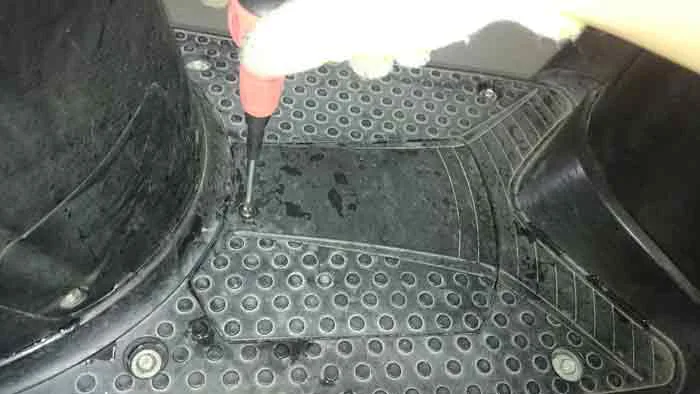 トゥデイaf61 バッテリー交換方法