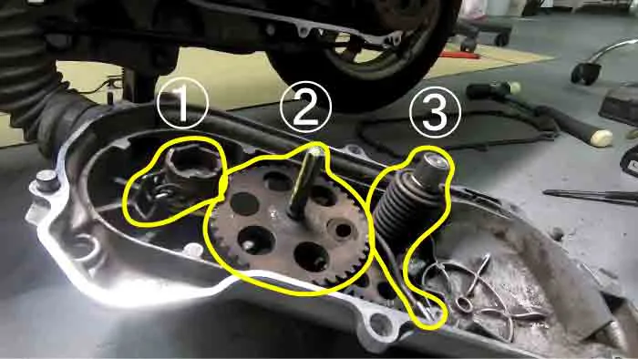 トゥデイaf67 キックが下りたまま戻らない症状の整備 カッチカチやぞ 固着グリスアップと組立時の注意とコツ