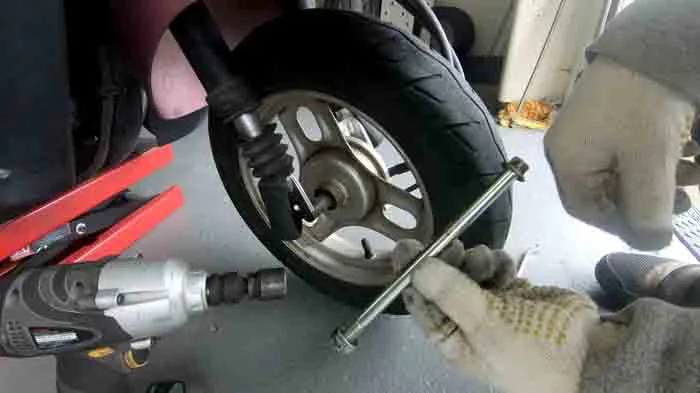 トゥデイAF67】フロントブレーキ音がキ～キ～うるさい｜ブレーキパッド