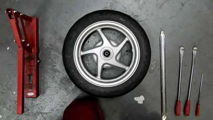 HONDAベンリィ50】フロントタイヤ交換方法
