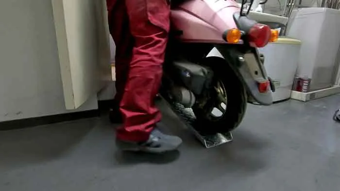 バイクを別室へ移動するバイクスロープをdiy
