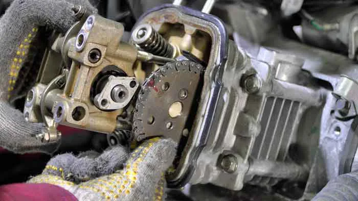 4st原付バイク腰上エンジンオーバーホール①｜エンジンヘッド