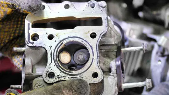 4st原付バイク腰上エンジンオーバーホール①｜エンジンヘッド
