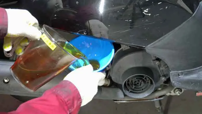 トゥデイAF61/AF67共通】4stエンジンオイル交換方法