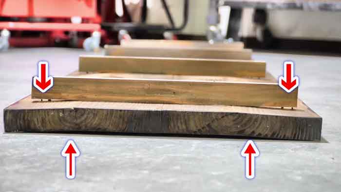 バイク用作業台を製作しよう 作業台エコｄｉｙ第 段 反り返った杉木材を真っすぐに修復補正する方法