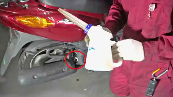 JOG】4stエンジンオイル交換手順と方法｜2つのやり方